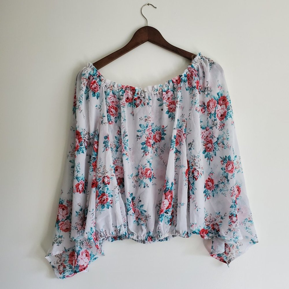 SEDUCTIONS | Flowy floral blouse with bell sleeves and cinched hem (Size M) - Picture 9 of 10